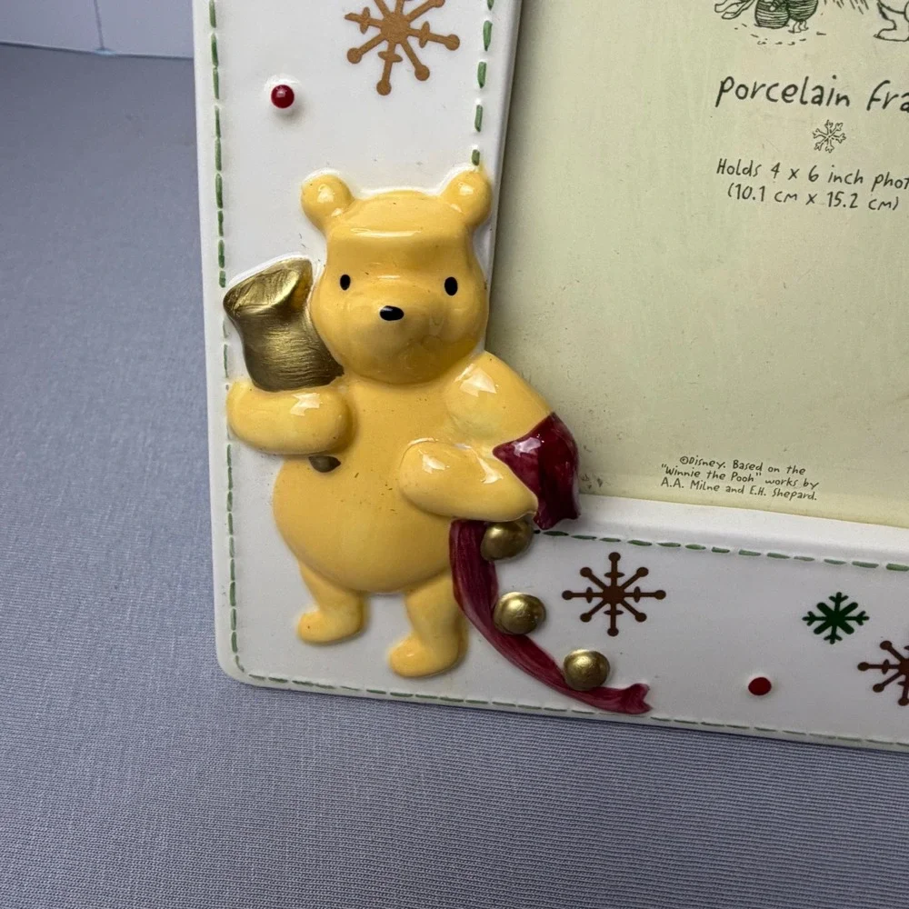 Disney Winnie the Pooh‎ Christmas Porcelain 4x6 Picture Frame 3D Holiday Joy